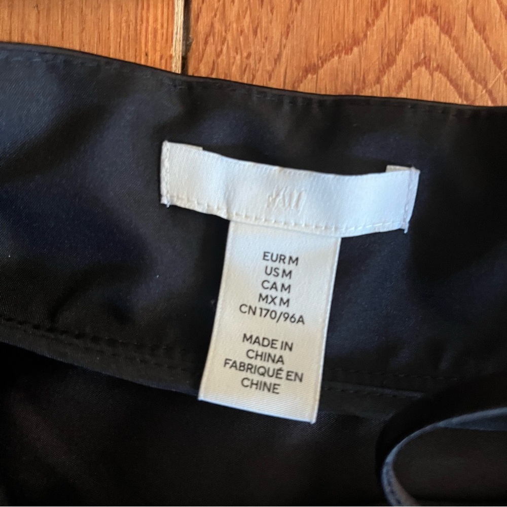 H&M Satin Top - Size Medium - Picture 3 of 6
